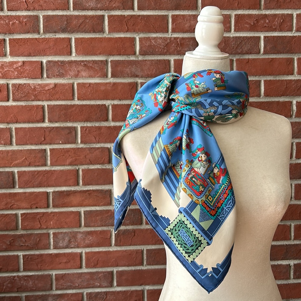 •Hermes Paris Astres et Soleils Silk Handrolled Scarf 34”x34” Made in France